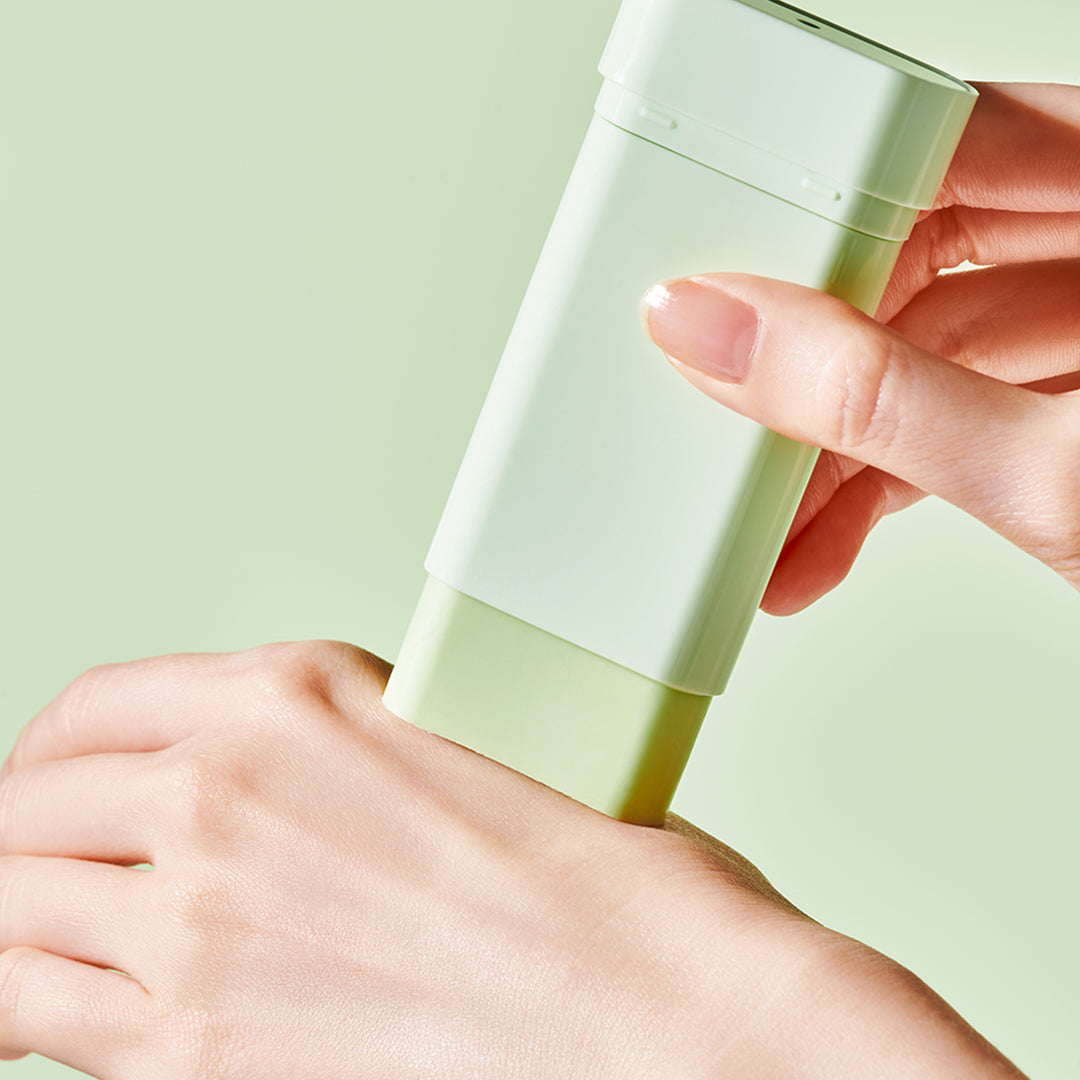 TOCOBO Cica Cooling Sun Stick (SPF50+ PA++++) عصا الشمس المبردة من توكوبو عناية مهدئة ومرطبة بحماية عالية
