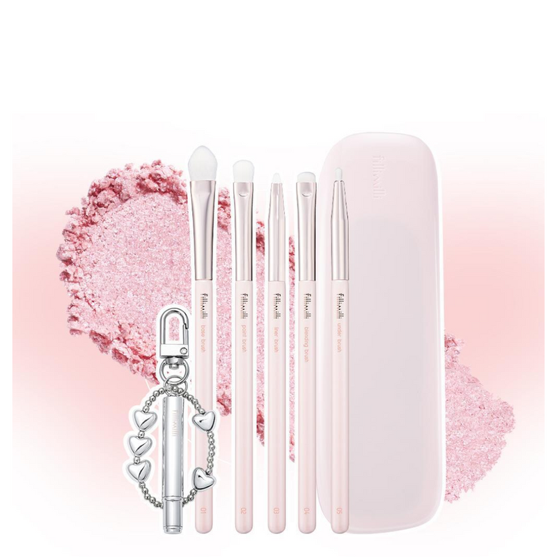 Fillimilli Eye Brush Pro Collection مجموعة فُرش العيون من فيليميلي – إصدار الباليه (5 فُرش + فرشة شفاه على شكل ميدالية) لمسة راقية وناعمة لعينيك